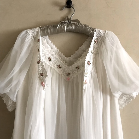 Vintage 1950s White Peignoir Set - Picture 2 of 14